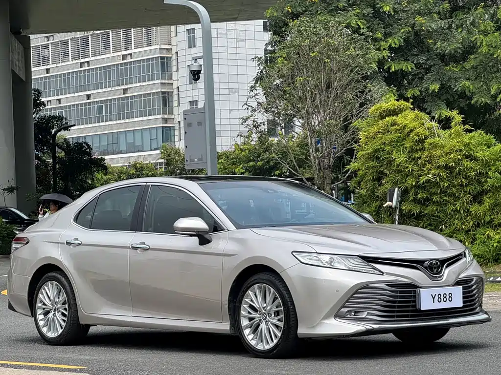 Toyota Camry — фото 3