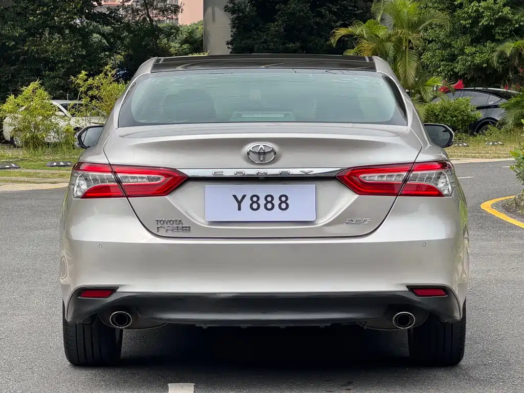 Toyota Camry — фото 4