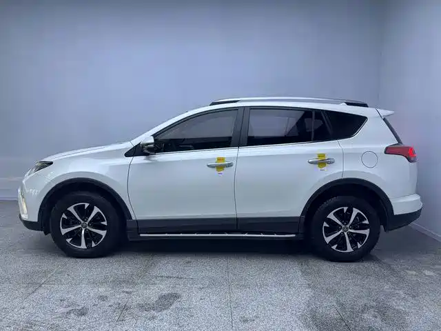 Toyota RAV4 — фото 2
