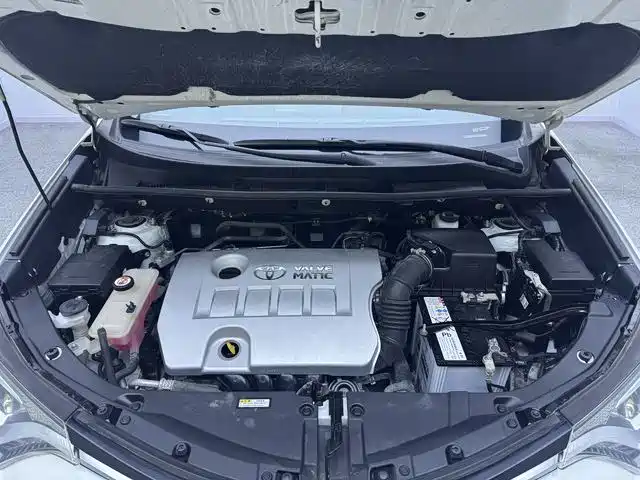 Toyota RAV4 — фото 11
