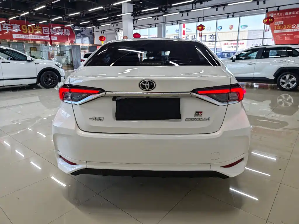 Toyota Corolla — фото 4