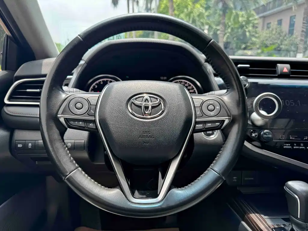 Toyota Camry — фото 11