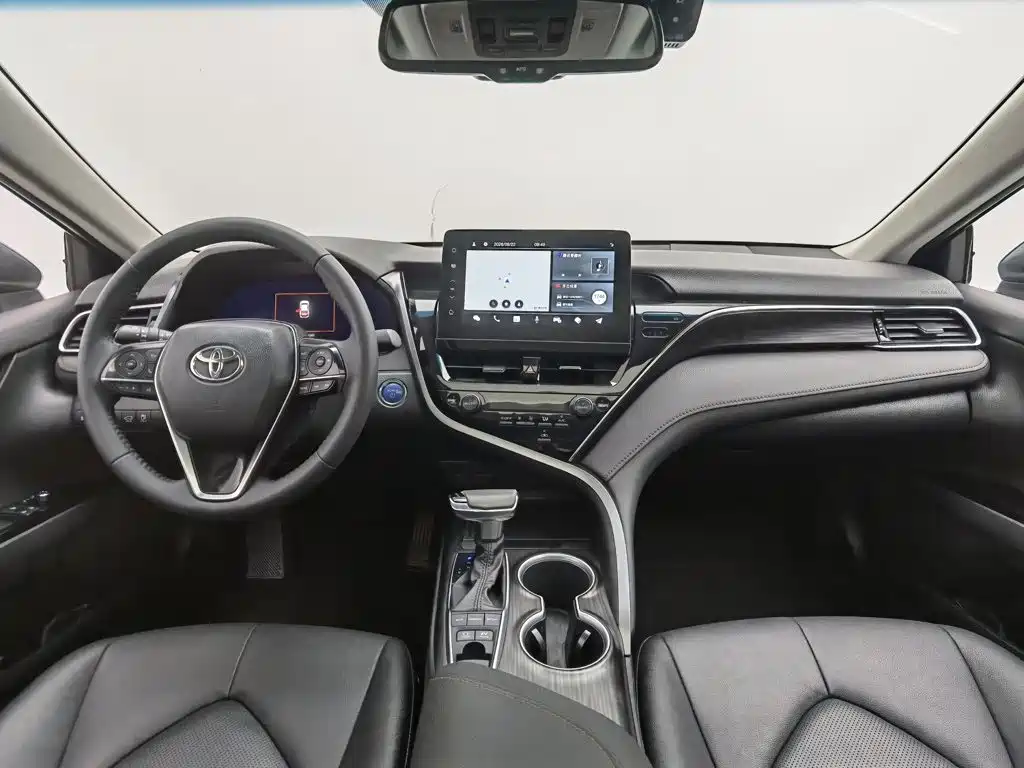 Toyota Camry — фото 5
