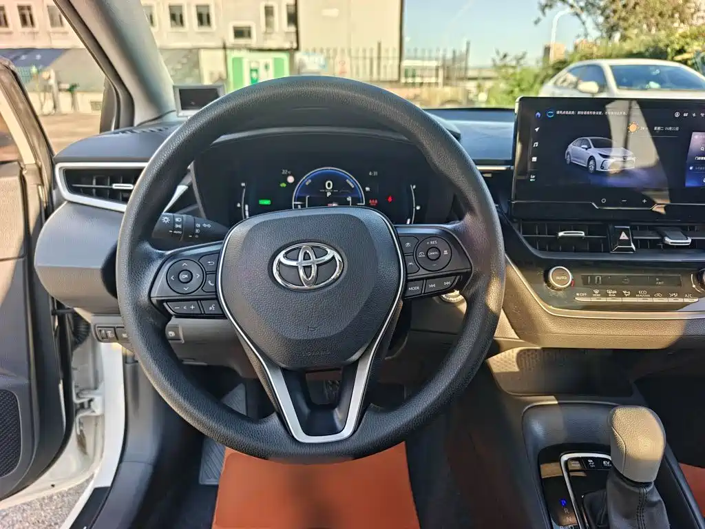 Toyota Corolla — фото 11