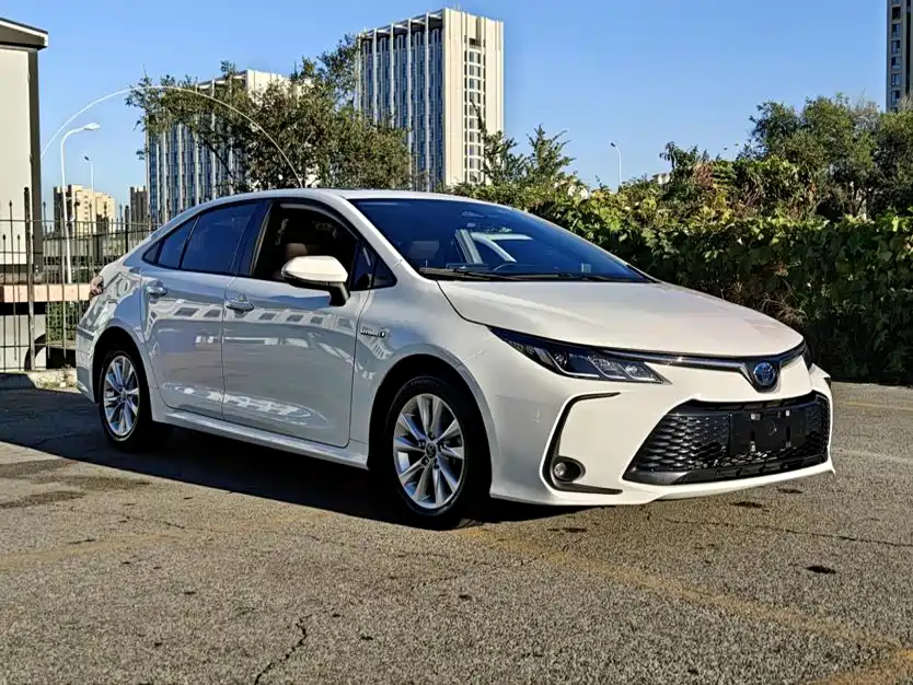 Toyota Corolla — фото 4