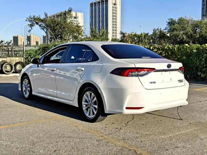 Toyota Corolla — фото 5