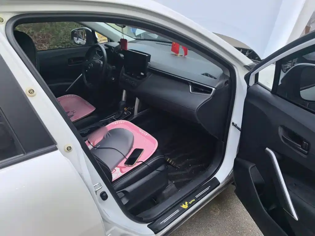 Toyota Corolla Cross — фото 18