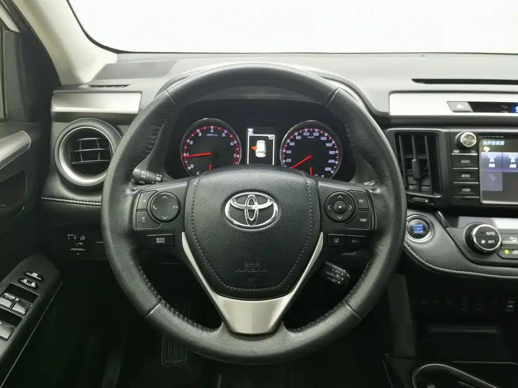 Toyota RAV4 — фото 11