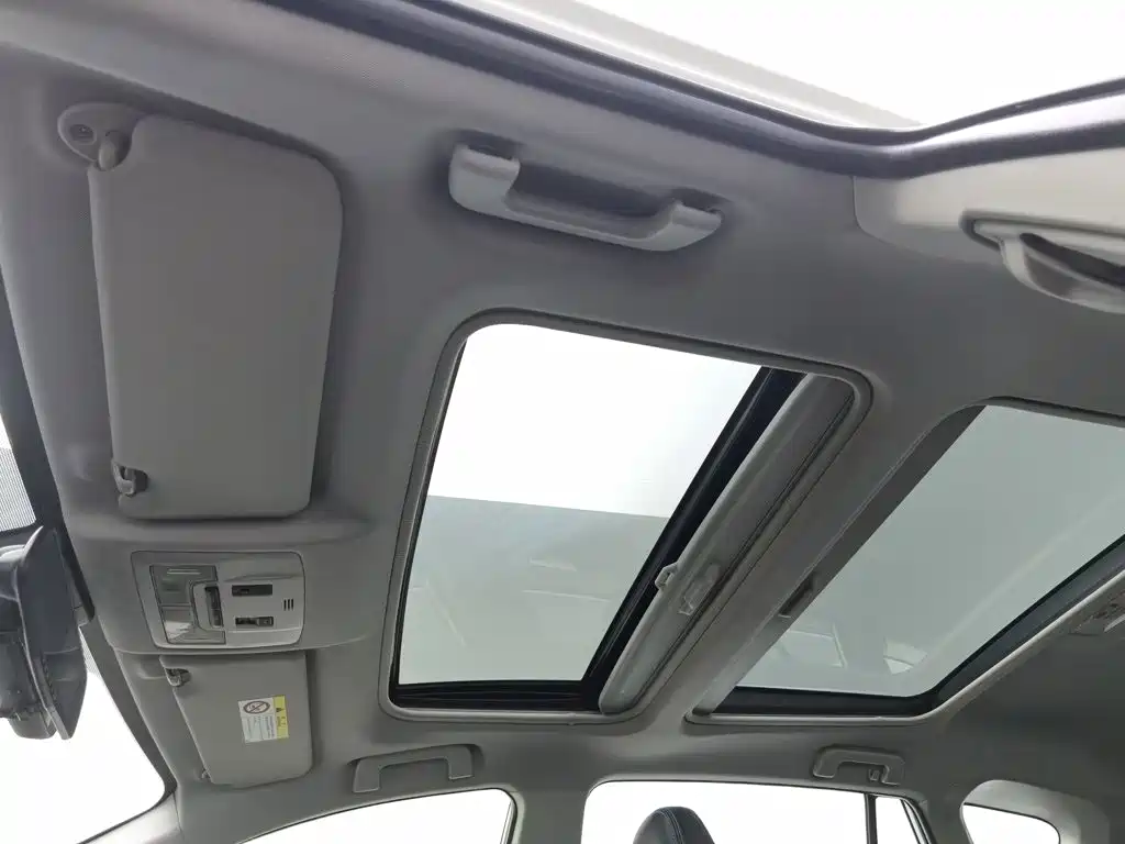 Toyota RAV4 — фото 14