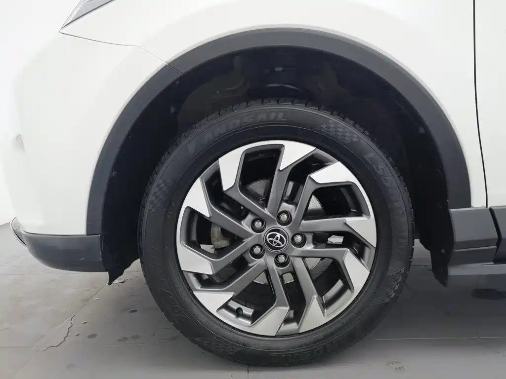 Toyota RAV4 — фото 17