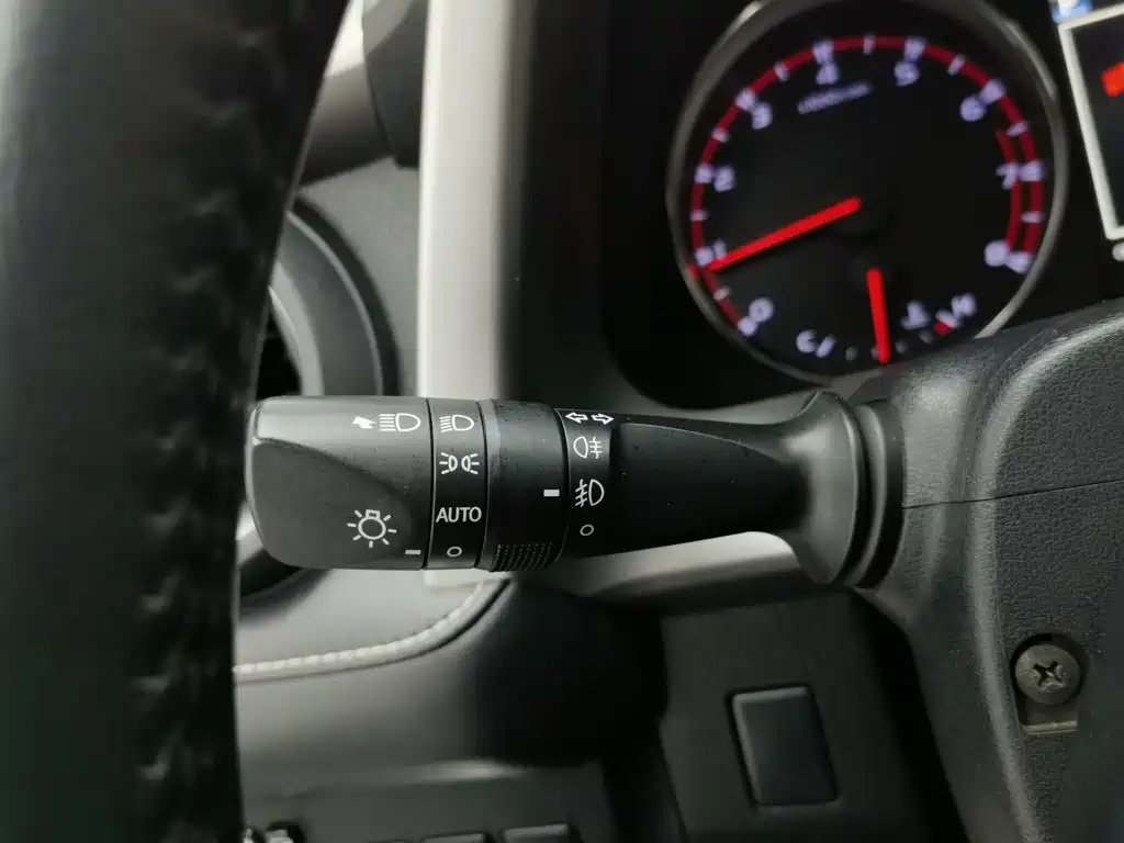 Toyota RAV4 — фото 21