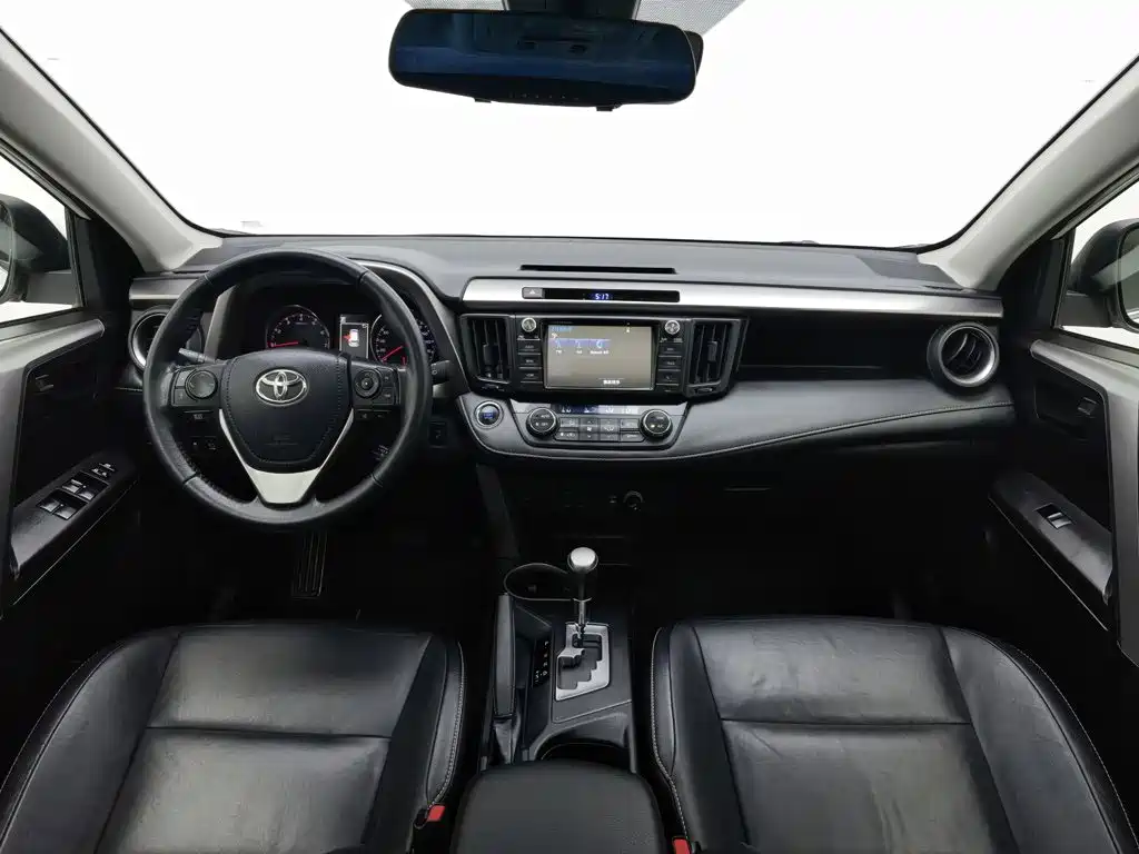 Toyota RAV4 — фото 5
