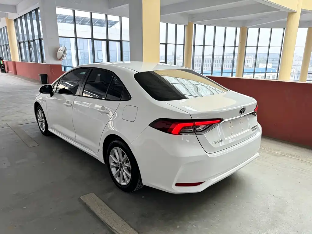 Toyota Corolla — фото 15