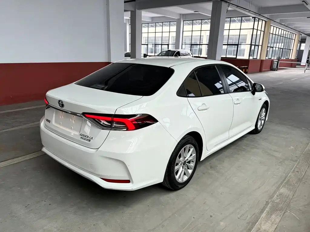 Toyota Corolla — фото 17