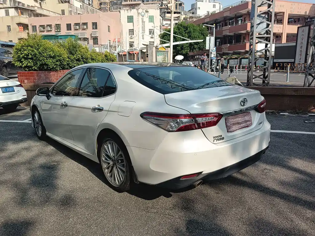 Toyota Camry — фото 4