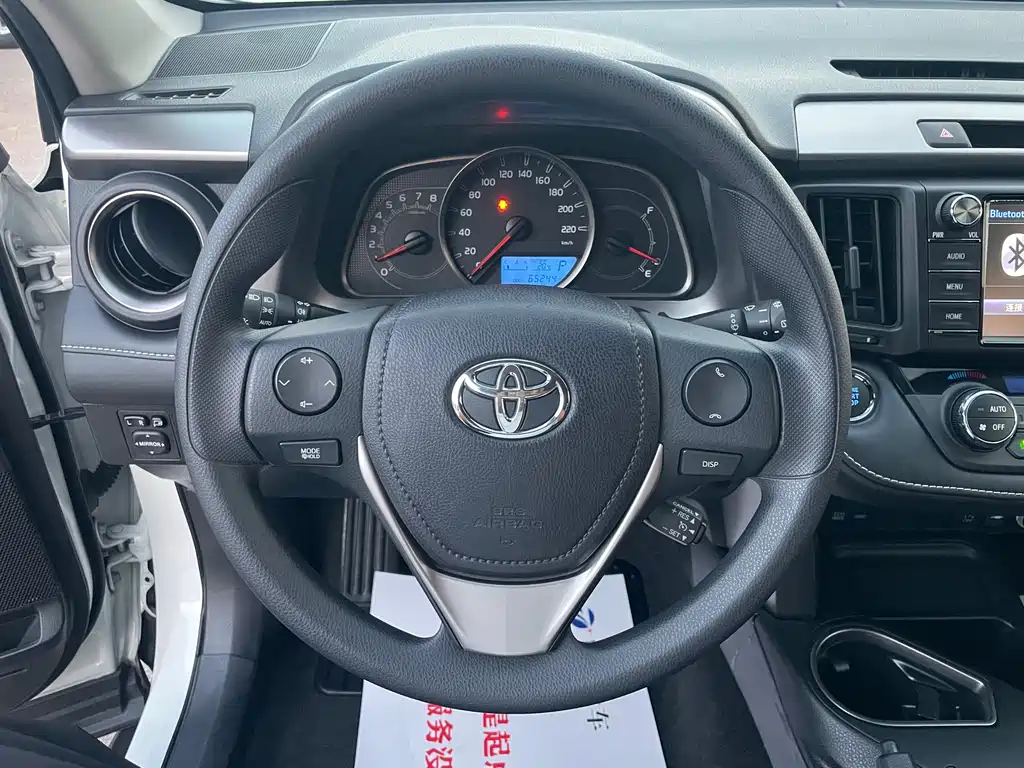 Toyota RAV4 — фото 11