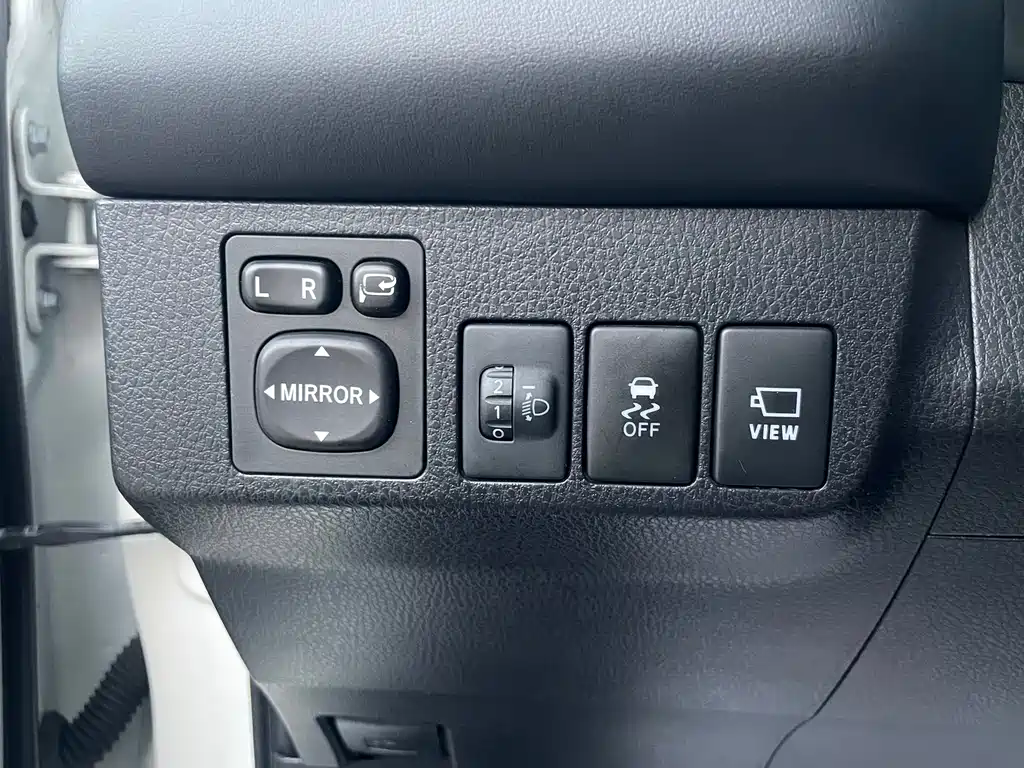 Toyota RAV4 — фото 13