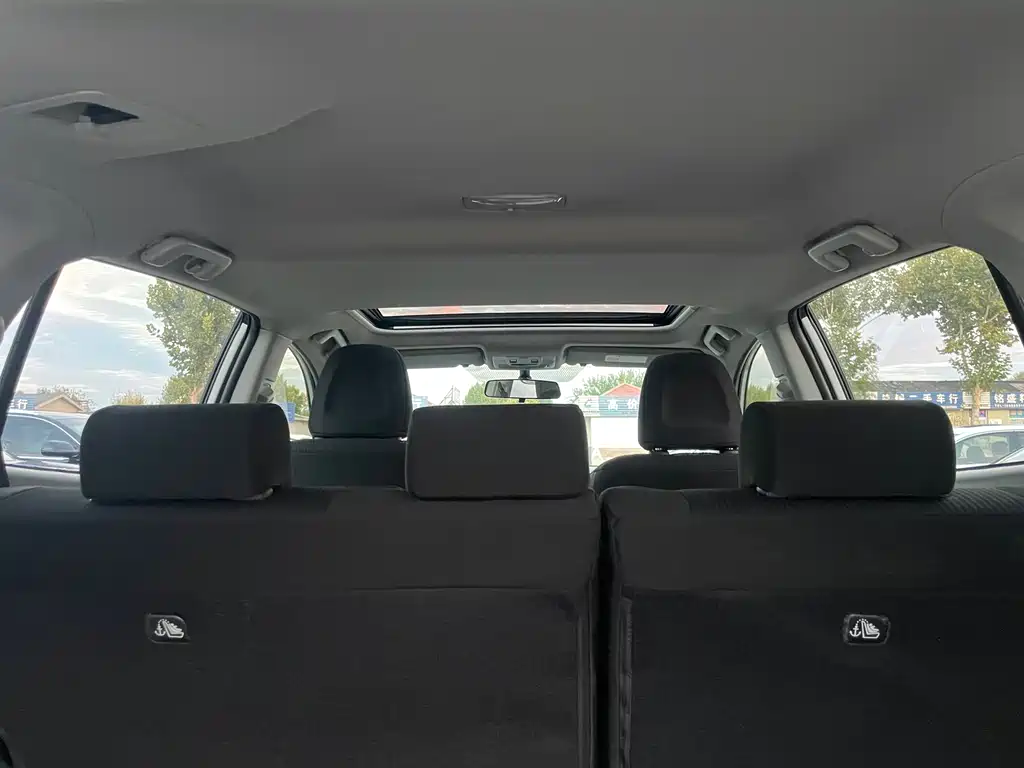 Toyota RAV4 — фото 19