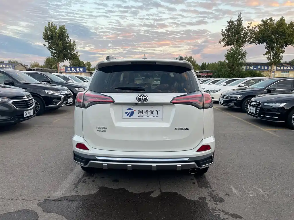 Toyota RAV4 — фото 5