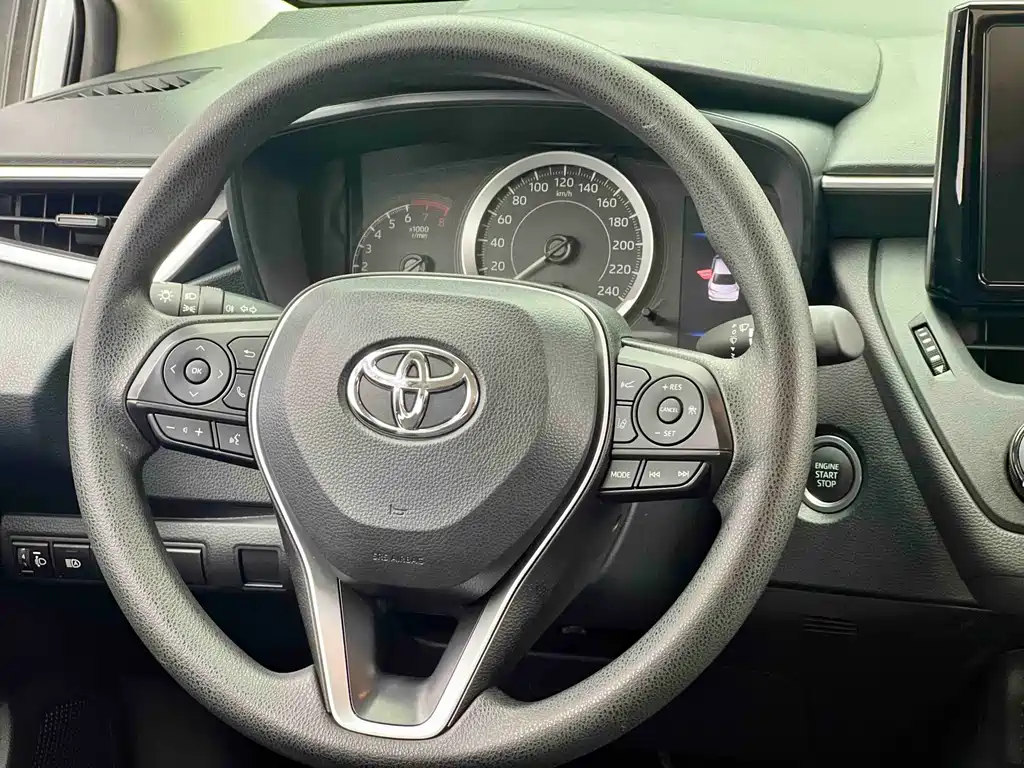 Toyota Corolla — фото 20