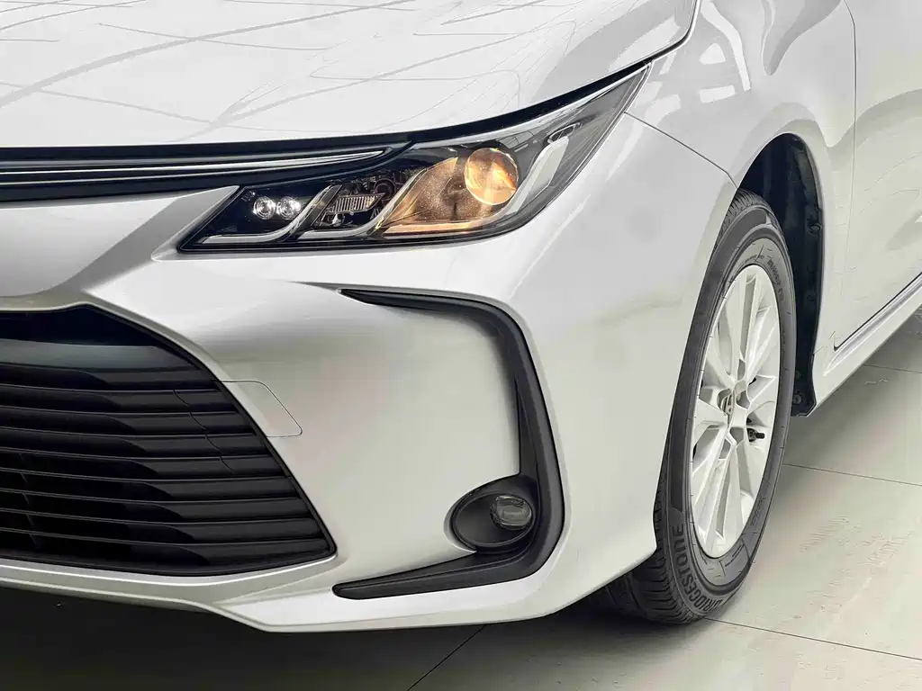 Toyota Corolla — фото 8