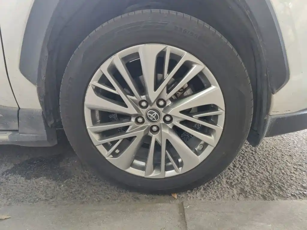 Toyota Wildlander — фото 10