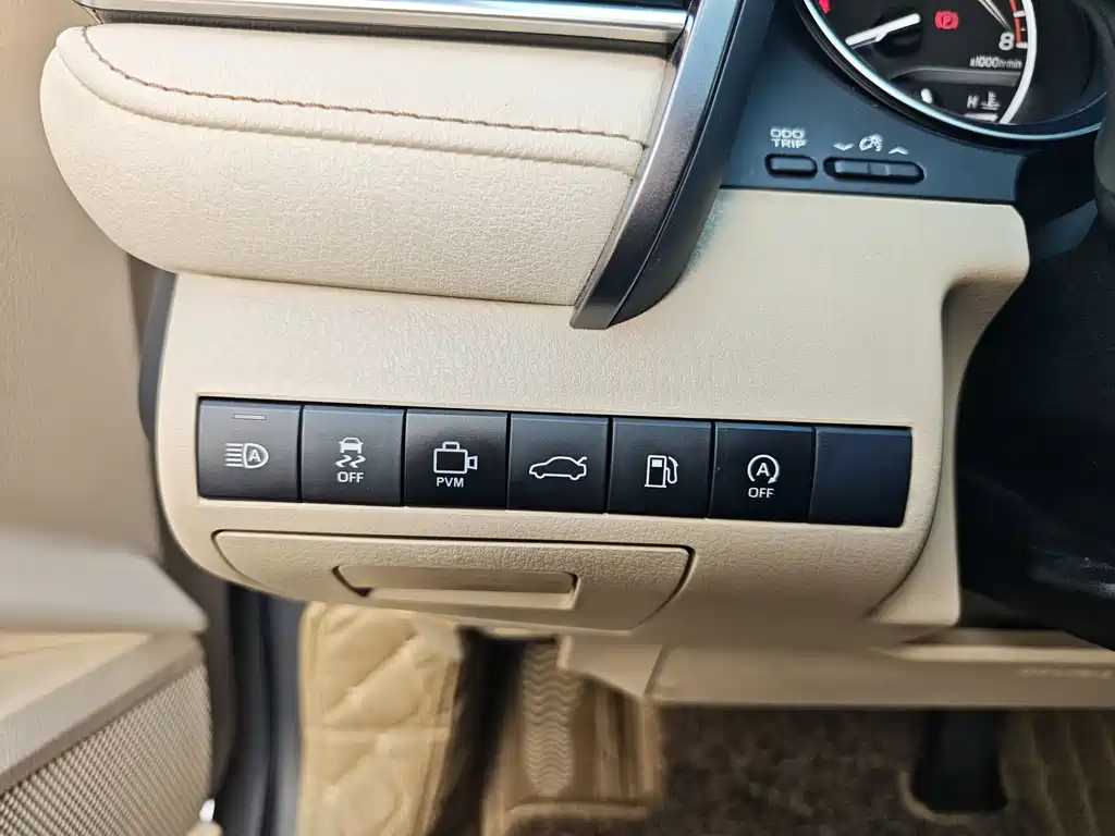 Toyota Camry — фото 15