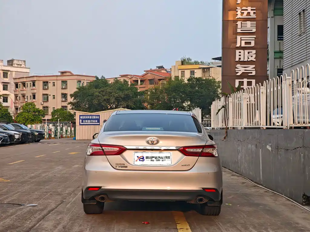Toyota Camry — фото 16