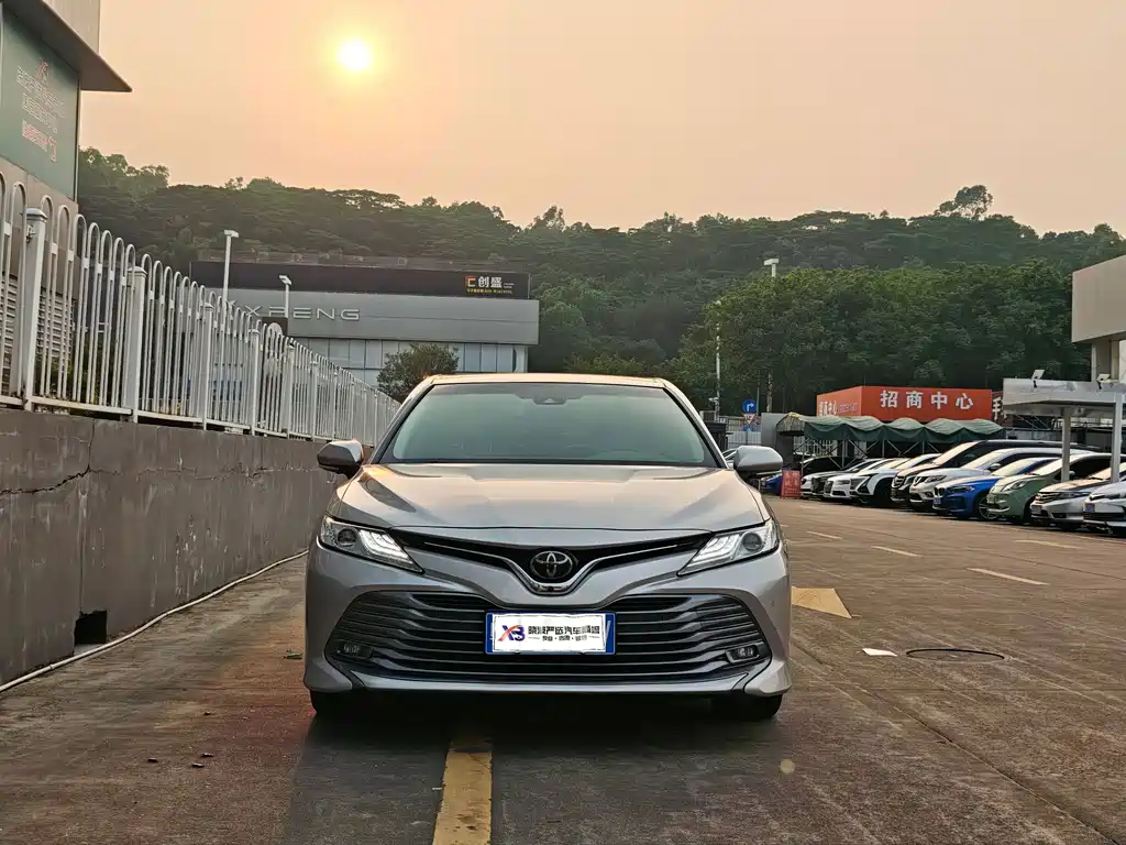 Toyota Camry — фото 3