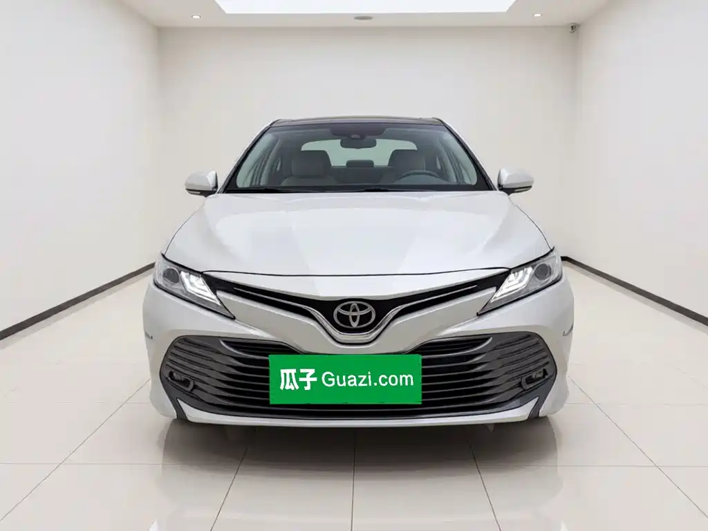 Toyota Camry — фото 2