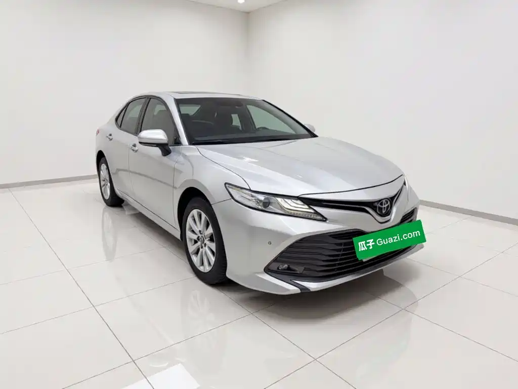 Toyota Camry — фото 3
