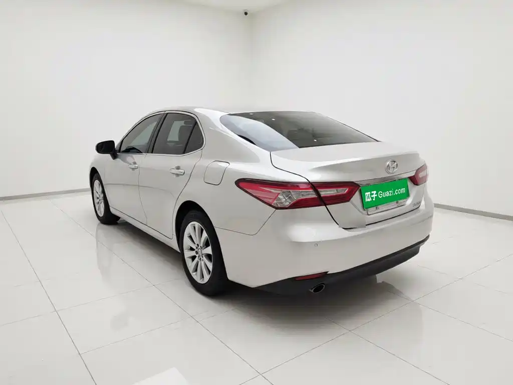 Toyota Camry — фото 4