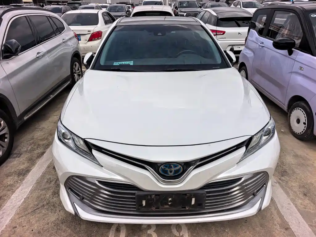 Toyota Camry — фото 2