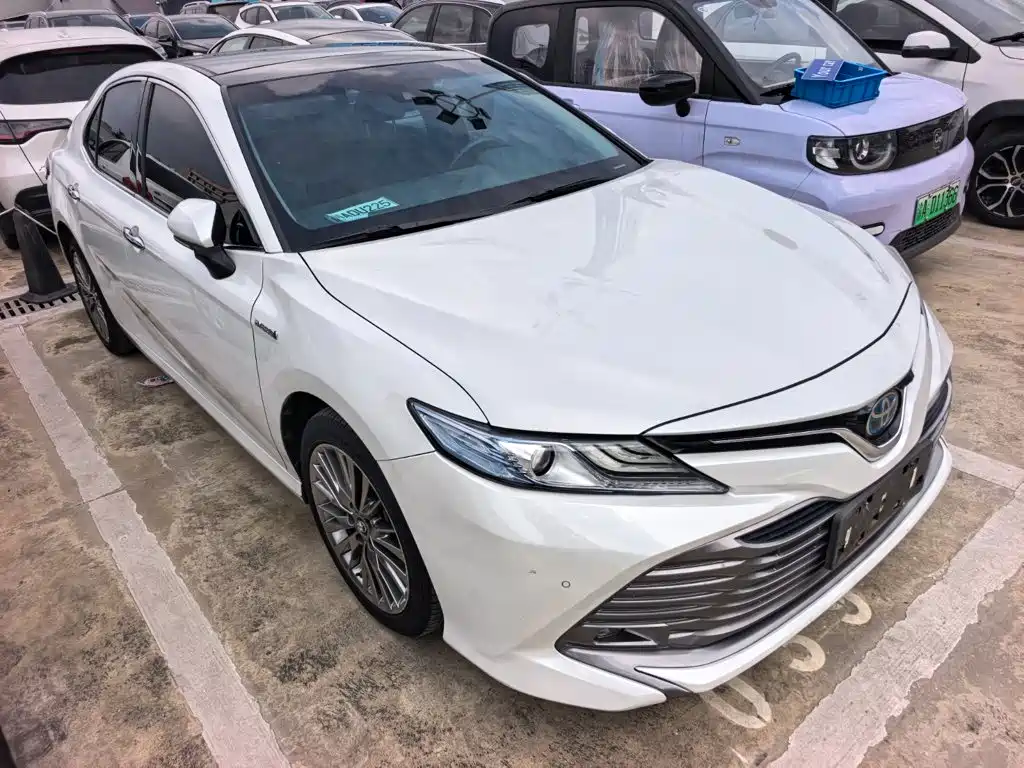 Toyota Camry — фото 3