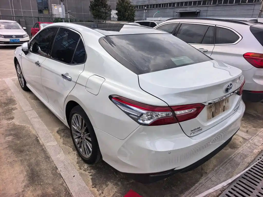 Toyota Camry — фото 4