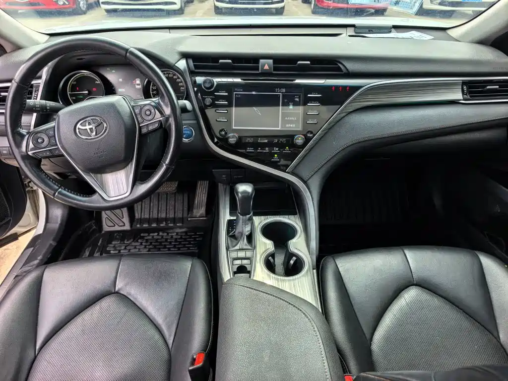 Toyota Camry — фото 10