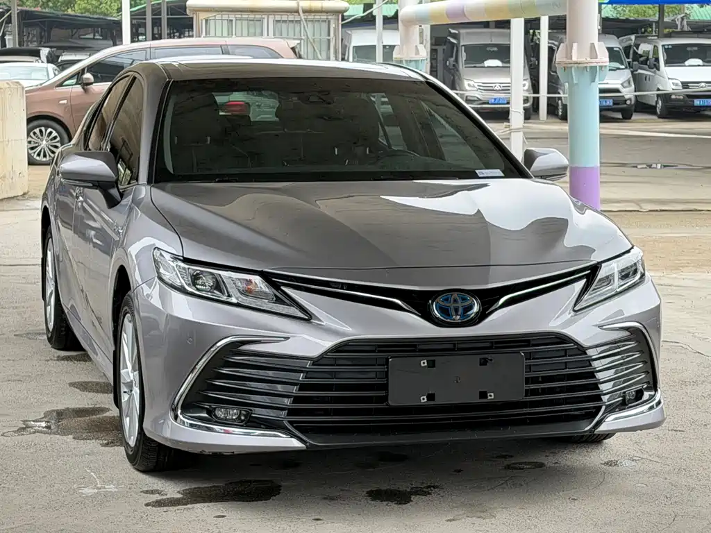 Toyota Camry — фото 3