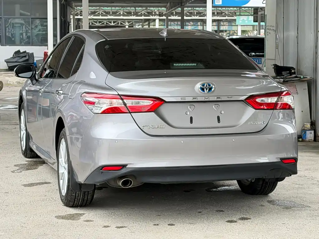 Toyota Camry — фото 4