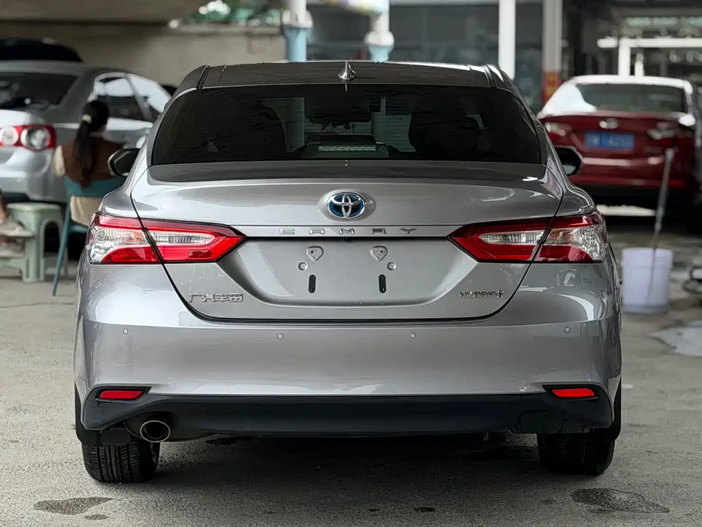 Toyota Camry — фото 5