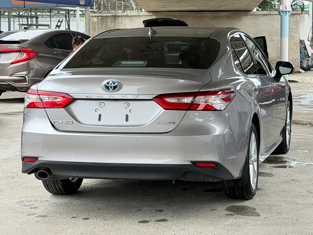 Toyota Camry — фото 6