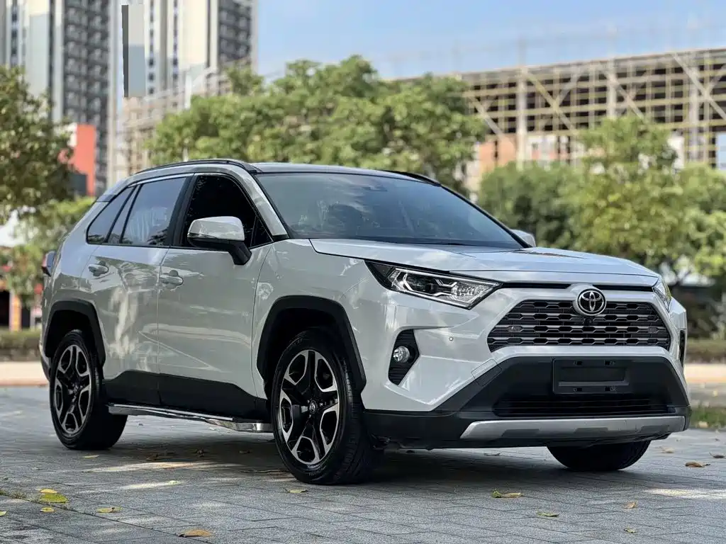 Toyota RAV4 — фото 3