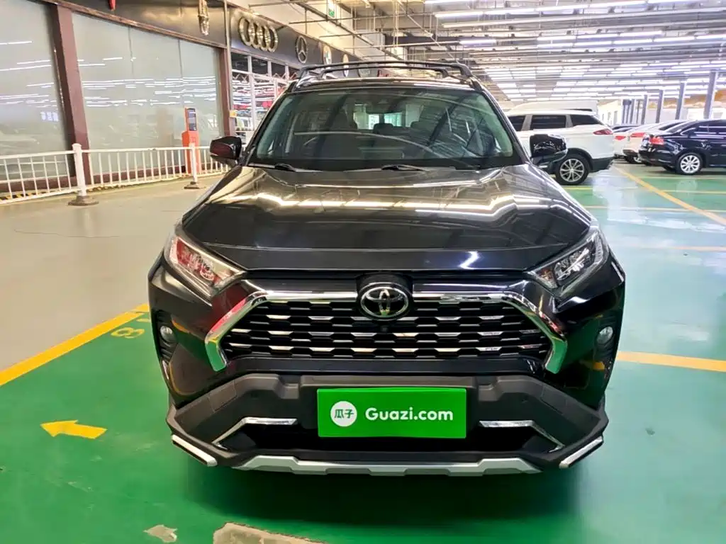 Toyota RAV4 — фото 3