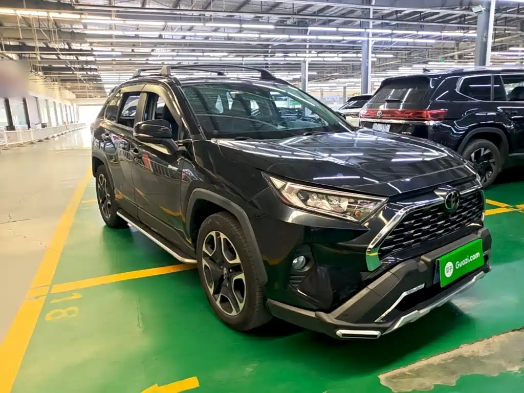 Toyota RAV4 — фото 4