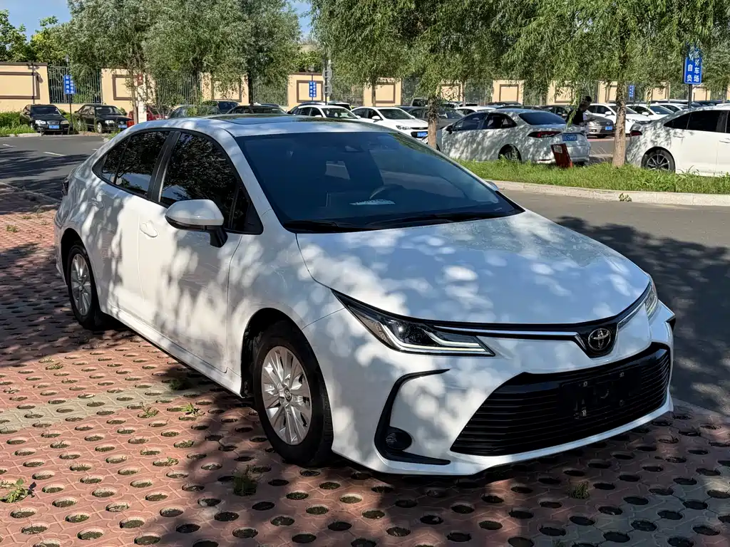 Toyota Corolla — фото 2