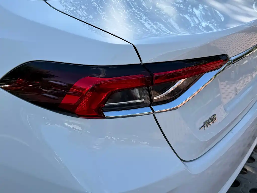 Toyota Corolla — фото 11