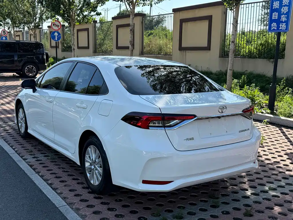 Toyota Corolla — фото 4