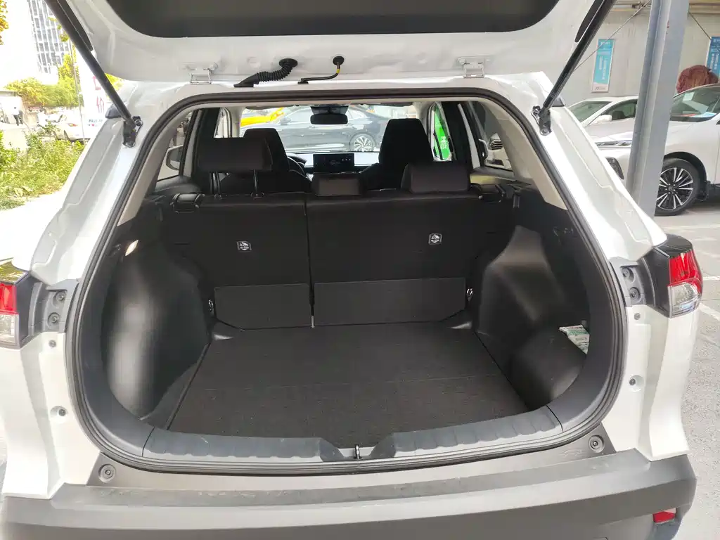 Toyota Corolla Cross — фото 11