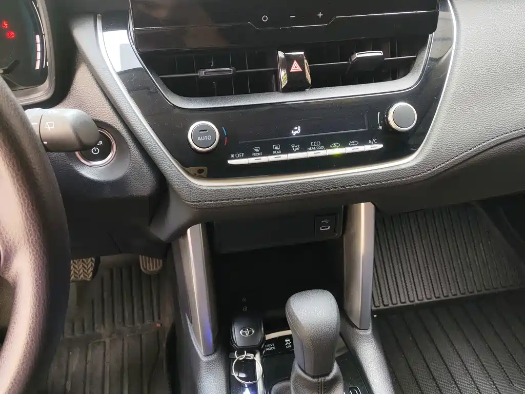 Toyota Corolla Cross — фото 10