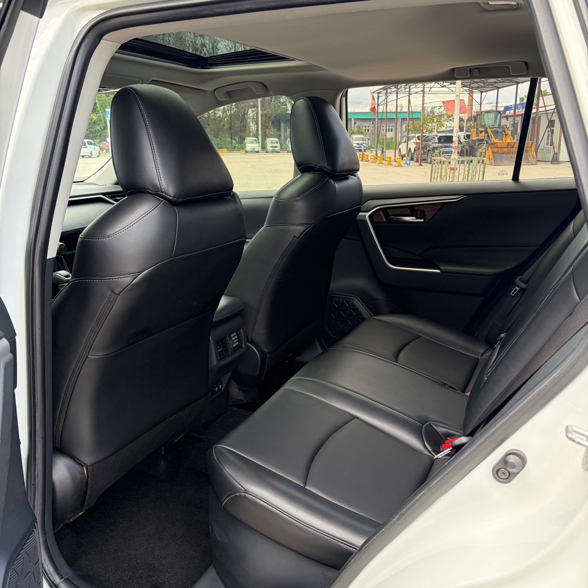 Toyota RAV4 — фото 6