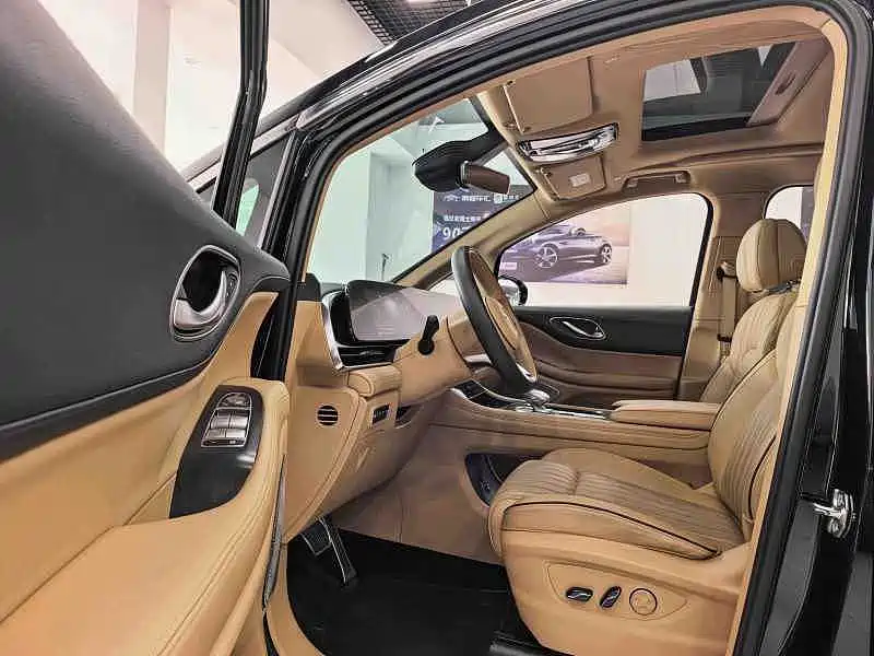 VOYAH Dreamer — фото 4